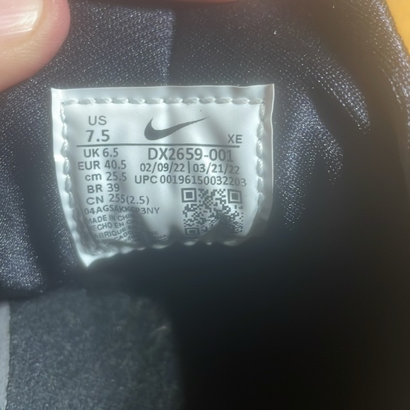 Men’s Nike Air Huarache black and orange sneakers - Picture 5 of 6